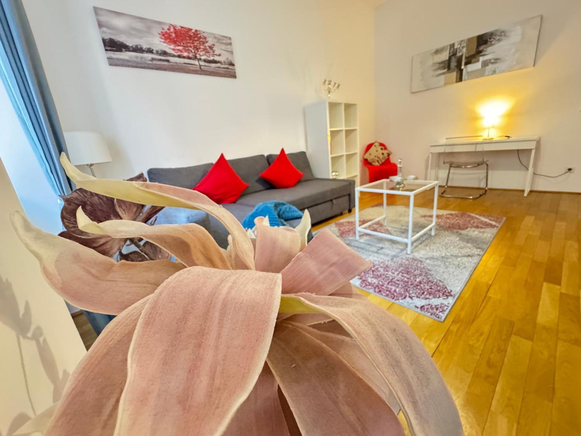 Charming Flat & Balcony Near Central Station L Bg5 Wien Exteriör bild
