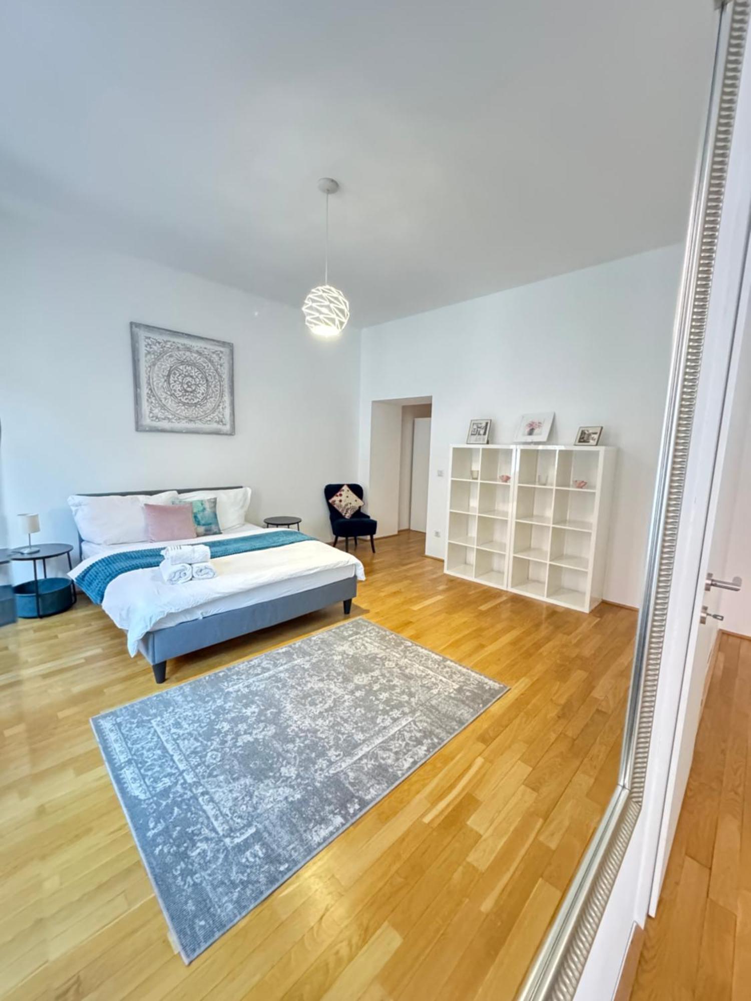 Charming Flat & Balcony Near Central Station L Bg5 Wien Exteriör bild