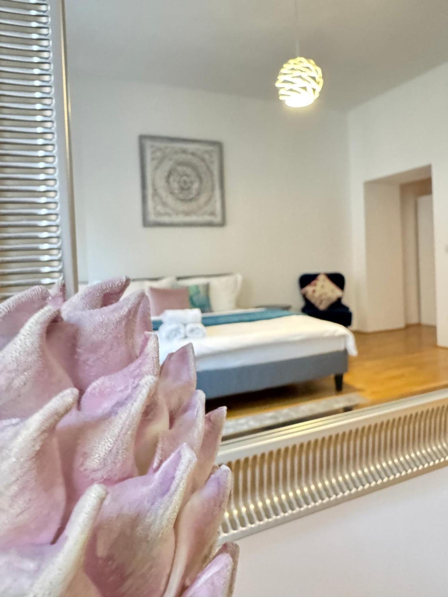 Charming Flat & Balcony Near Central Station L Bg5 Wien Exteriör bild
