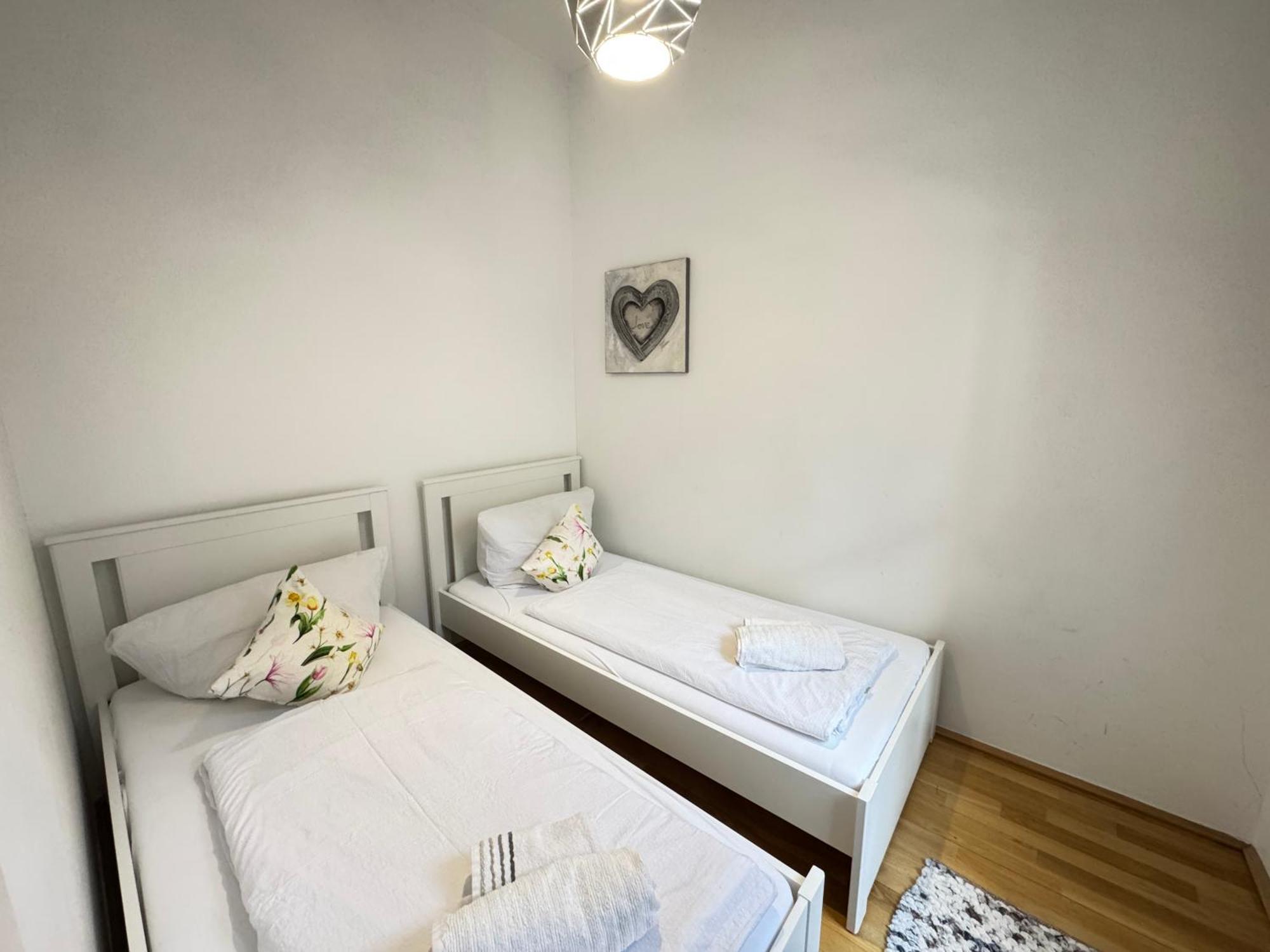 Charming Flat & Balcony Near Central Station L Bg5 Wien Exteriör bild